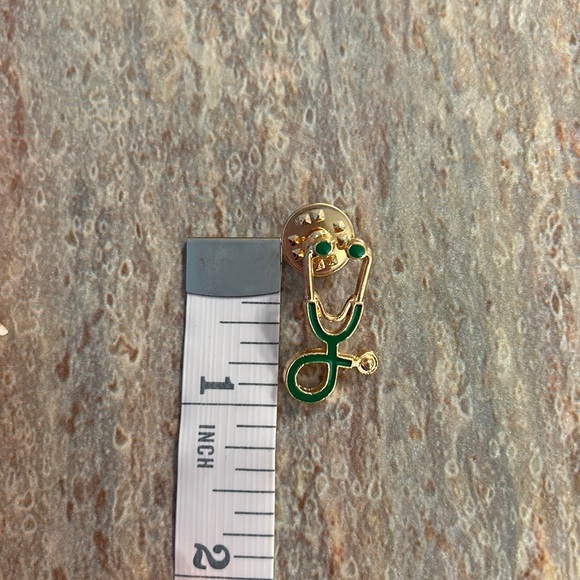 Green stethoscope pin. About an inch. New - Picture 4 of 4